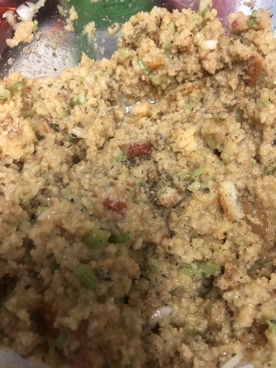 DryerBuzz's tweet photo. First cornbread dressing of the season … fight me 

… with Turkey wings. #DryerBuzzkitchen https://t.co/eNsrcNNFY9