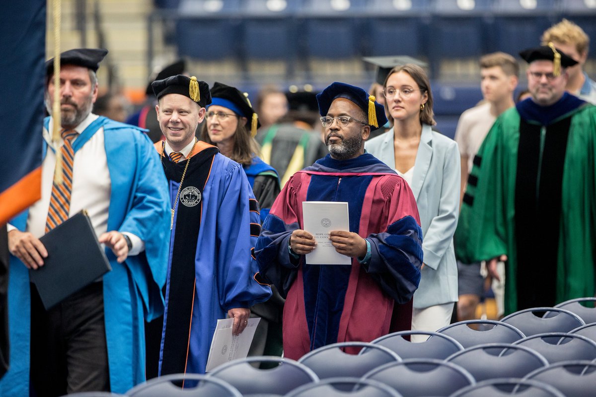 HopeCollege's tweet photo. Opening Convocation marks the official start of fall semester. Welcome to Hope, Class of 2026! #Hope2026 https://t.co/XJlHnG6POL