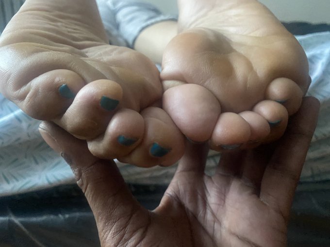 She tells me I can use them anytime &amp; that&rsquo;s exactly what I do https://t.co/18ZrNsrQGa<a href="/tag/footslave"class="tags"><span>#footslave</span></a><a href="/tag/toesucking"class="tags"><span>#toesucking</span></a><a href="/tag/footmodels"class="tags"><span>#footmodels</span></a><a href="/tag/worshipmyfeet"class="tags"><span>#worshipmyfeet</span></a>