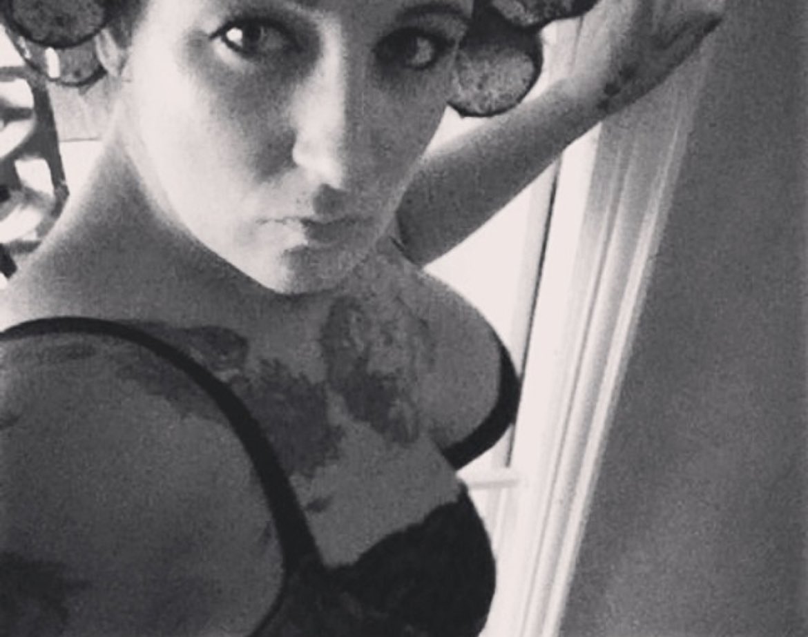 fanclosed's tweet photo. #itsfuntime #paypig #dominatrix #worship  ready for a night out ! https://t.co/t2oigjmZIv