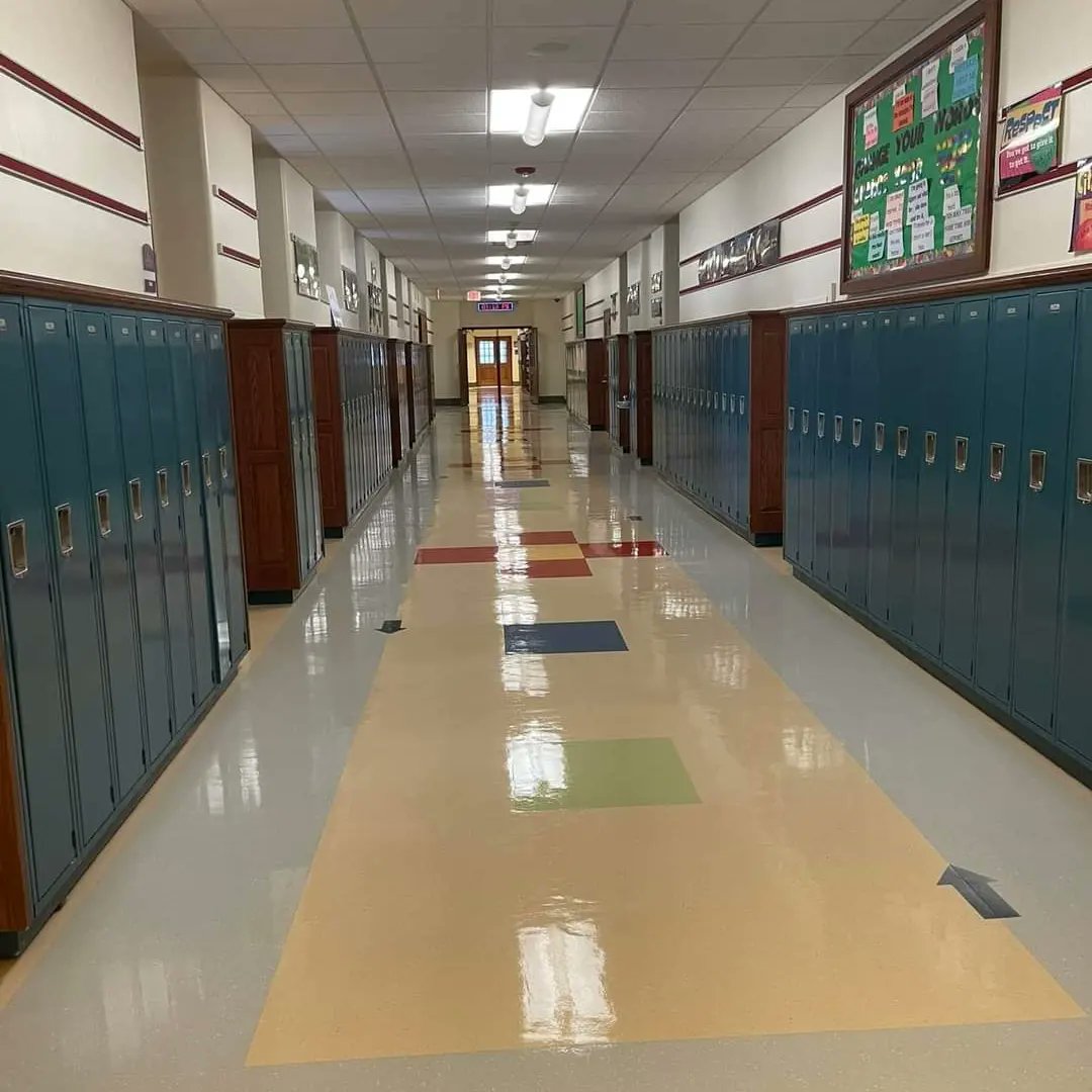 melindalee_t's tweet photo. When the building is spotless and the rooms are prepared...and you are anxious to start the school year and greet the kids tomorrow.....💙💙💙🤗 https://t.co/BcZZMrMV7w