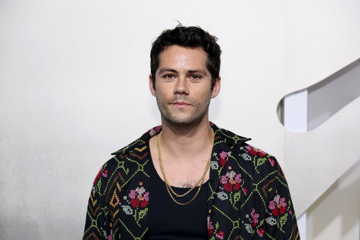 dylanobrienbr's tweet photo. Dylan O'Brien está lindo (como sempre 🥵) no black carpet do #VMAs https://t.co/J5zEO3iR4R