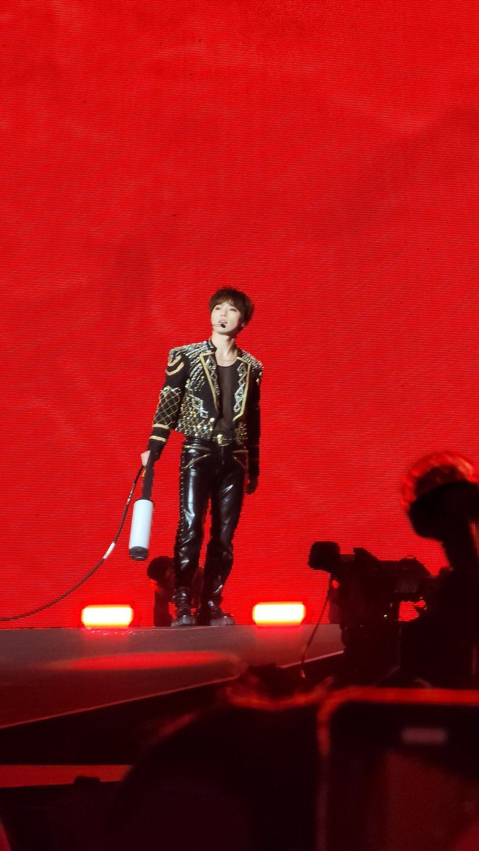 feattdno's tweet photo. Look dino is so hot 🔥 https://t.co/u4RS1UIR0T