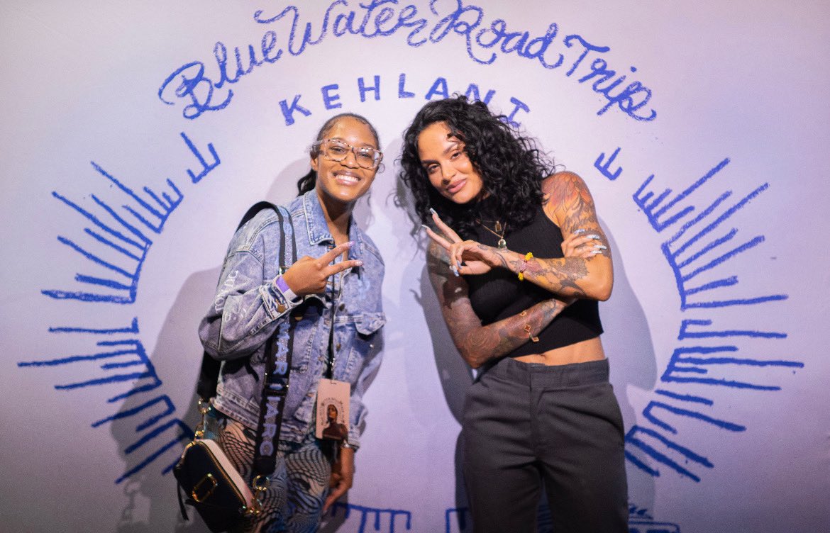 ShayBrenee's tweet photo. Meeting your fave hits different when the squad is with you ๐ซถ๐ฝ๐ #DCMob https://t.co/FOM7gRZ9R2