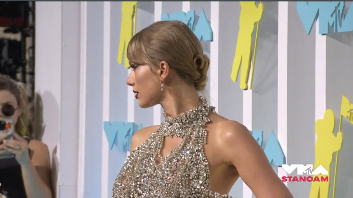 ndoye_nene's tweet photo. Taylor swift 2022. https://t.co/Ric1JSqZaA