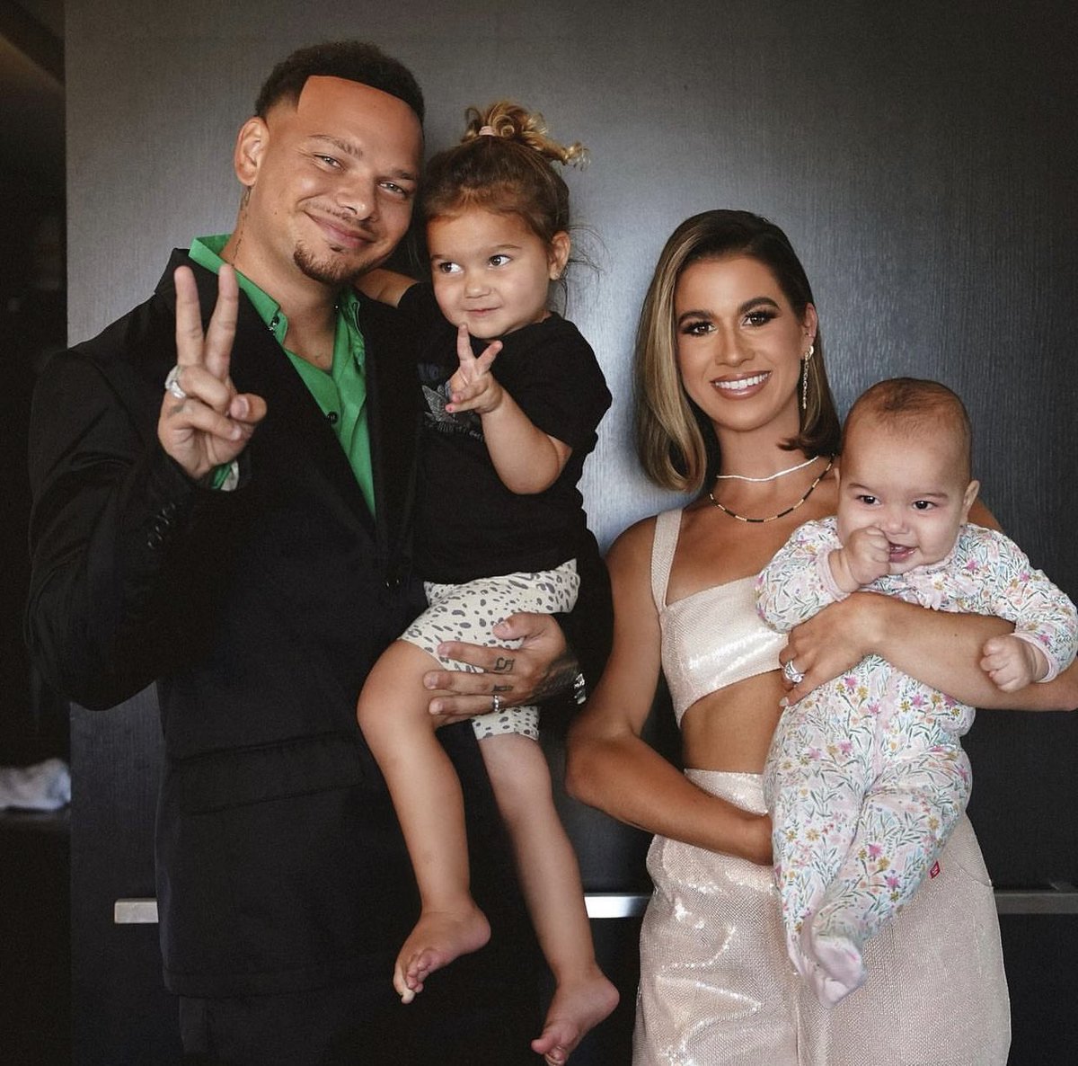 nabarnes's tweet photo. I donโt care what other pics come through tonight, THIS is the best one of the night!! #KBFam #KaneBrown #VMAs https://t.co/vb58w8j2sj