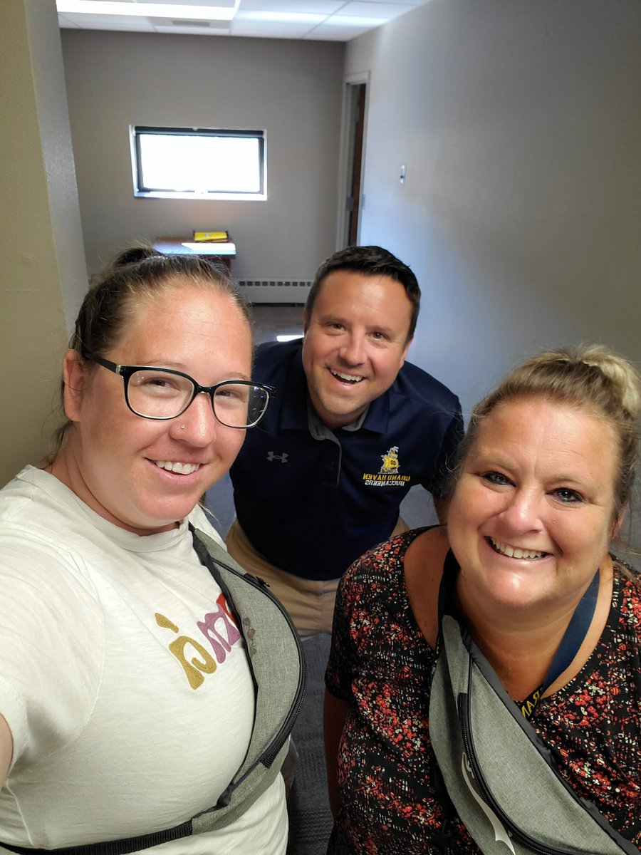 ghapsgriffin's tweet photo. It’s been so much fun to see all of the pics from our @ghschools Griffin Elementary Staff Photo Contest. Thanks to everyone who helped us out. Go Bucs and Go Gators! 💛💙🐊 https://t.co/RhASZpY42D