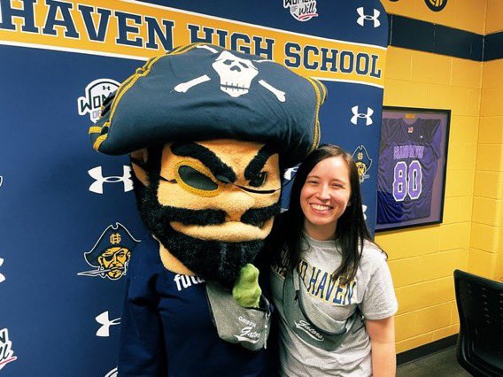 ghapsgriffin's tweet photo. It’s been so much fun to see all of the pics from our @ghschools Griffin Elementary Staff Photo Contest. Thanks to everyone who helped us out. Go Bucs and Go Gators! 💛💙🐊 https://t.co/RhASZpY42D