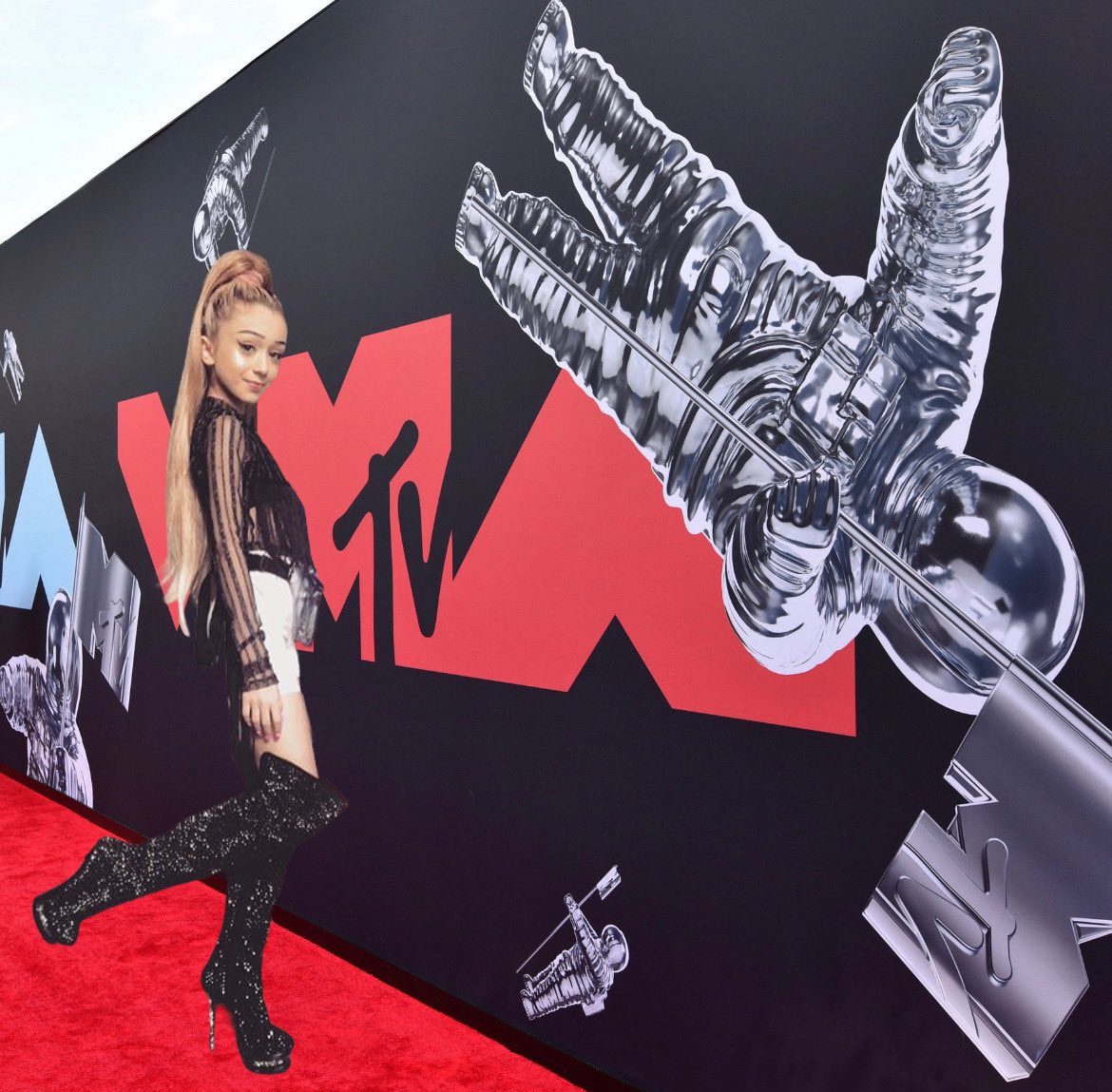 swtbuteragrande's tweet photo. OMG ARIANAS AT THE VMAS https://t.co/uAFtFI6IhZ