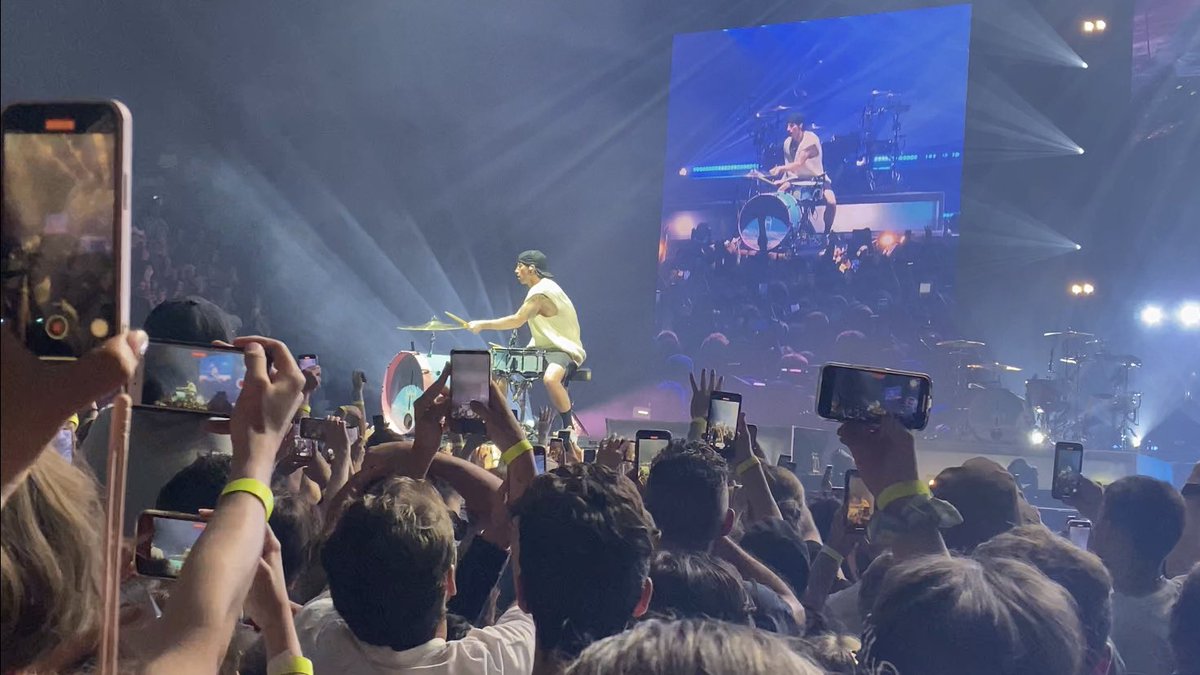 scaledlate's tweet photo. mtl!!! #icytour #icymontreal https://t.co/u3ADswdx6G