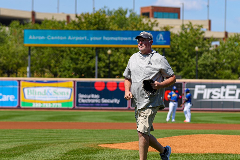 1️⃣st Pitch at Canal Park 🏟 

@zipsfb➕@akronrubberduck‼️🤝

#ZipEmup 🔵🤐🦘🏈
#quAkron 🦆⚾️