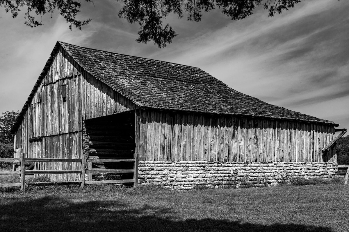Missouri Town. #blackandwhitephotography #blackandwhitephoto #streetphotography #photooftheday
 #photography  #photo #foto #photographer  #picoftheday  #canonphotography #monochrome