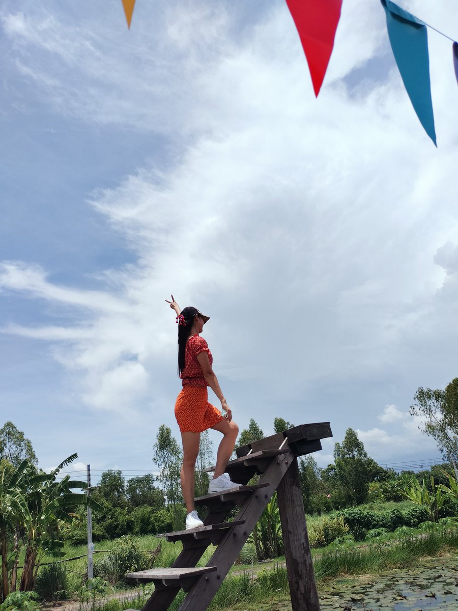 Aree08071199's tweet photo. โลกมันหมุนด้���ยเงิน https://t.co/HgtuRd0ag6