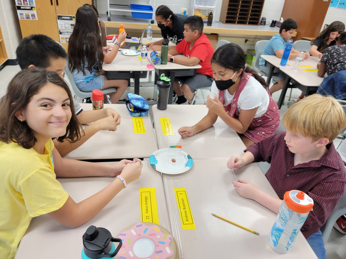 GregVeto92's tweet photo. Had a blast beginning to build our classroom community week 1! Can't wait for week 2! @CountrysideElem #tlap https://t.co/fppE9GNHBB