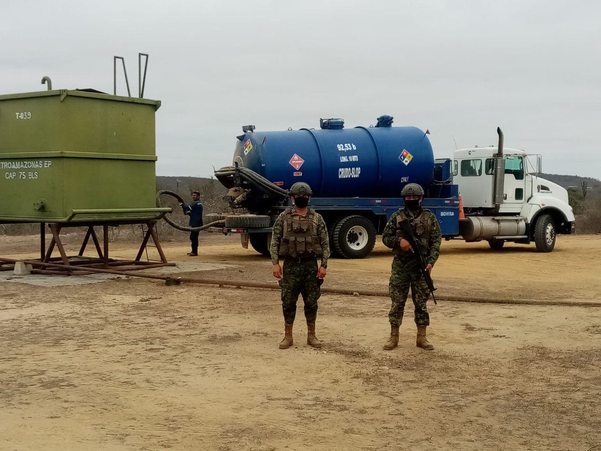 FFAAECUADOR's tweet photo. 📌#SantaElena |
👉 Fuerzas Armadas del Ecuador , continúan realizando operaciones de vigilancia y control terrestre en el sistema hidrocarburífero nacional en los sectores de #LaPenínsula, #LaLibertad #Pacoa.
#FFAAContigo 🇪🇨 https://t.co/GP0YvQXsvY