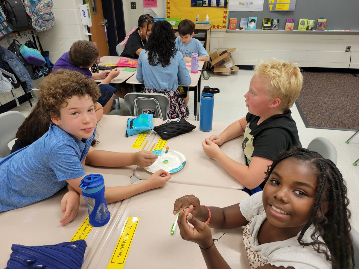 GregVeto92's tweet photo. Had a blast beginning to build our classroom community week 1! Can't wait for week 2! @CountrysideElem #tlap https://t.co/fppE9GNHBB