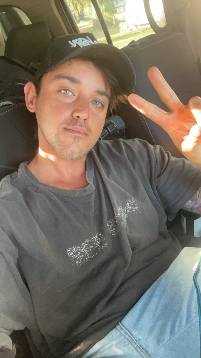 BrooksBeau's tweet photo. Good morning from down under! My DMs are open for the next hour ❤️ retweet and I’ll follow back https://t.co/IydF3sEi7G