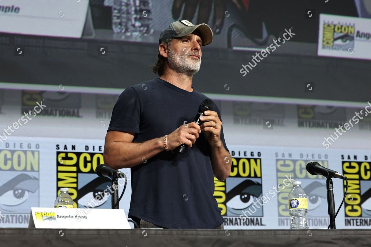 AndyLincolnNews's tweet photo. PHOTOS | #AndrewLincoln at San Diego Comic-Con in San Diego, California on July 22, 2022. #SDCC 

📸 Shutterstock https://t.co/hcc9vh0Q0T