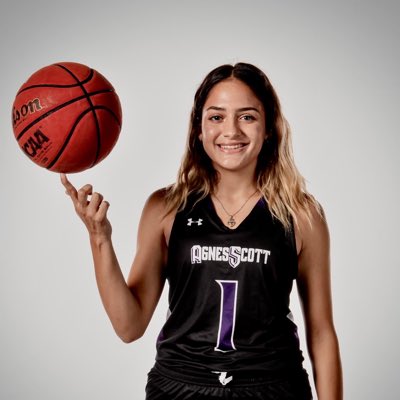 andreamolina787's tweet photo. Year numero #1 🔥🏀 https://t.co/Yc6fTTq4ob