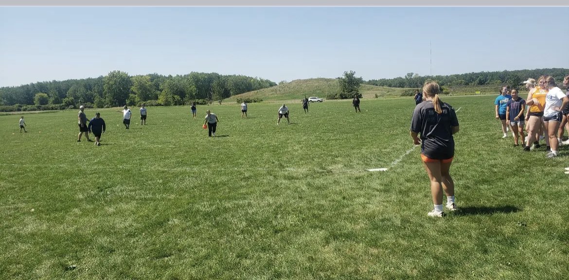 MojoMunoz18u's tweet photo. Opening day and Org day made for a great weekend! Our opening day was filled with putting in work at the beach, blitzball and kickball vs. the parents, picnic and culture. https://t.co/4GeSK1jYPC