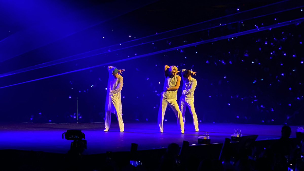 usoppsweave's tweet photo. from tonight’s #SeventeeninDC #SVT_WORLD  #SEVENTEEN https://t.co/pS956AnTXh