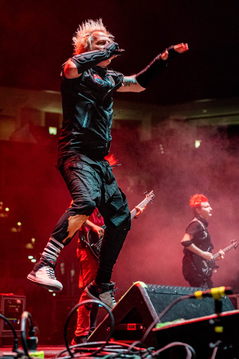 One we got of @spiderone of @officialpowerman5000 getting some air during their performance at @dickiesarena last week! #powerman5000 #spiderone #freaksonparade #freaksonparadetour #dickiesarena #ftworth #concert #livenation #whenworldscollide #bombshell #supernovagoespop