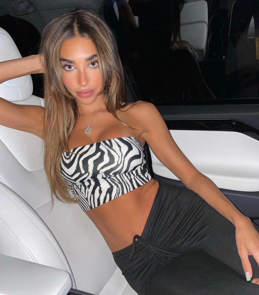 Xinefye's tweet photo. Chantel Jeffries https://t.co/uGwvzuE4np
