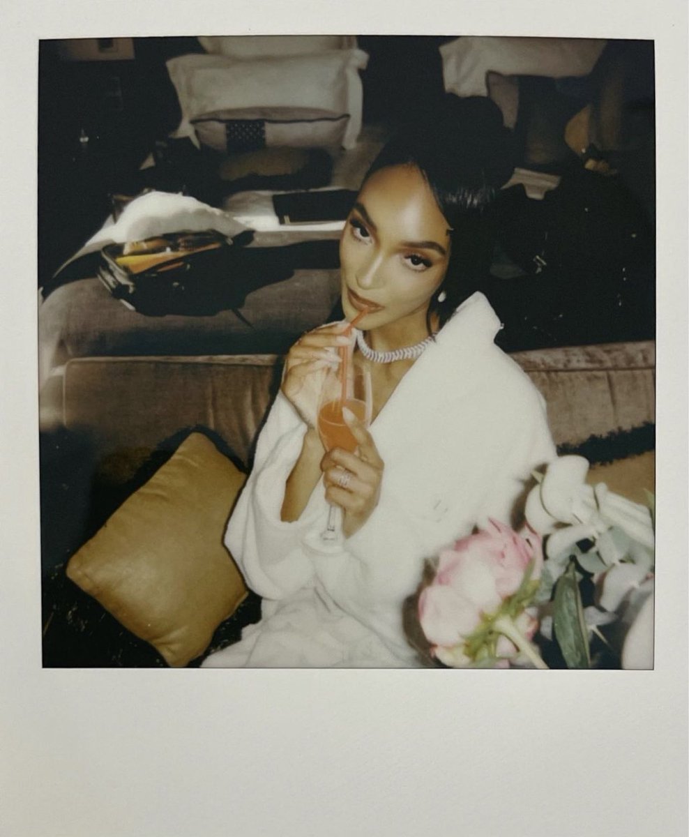 loveFraiche's tweet photo. Sunday night, done right. 🍸🧖🏽‍♀️ 

#LivingFraîche #FraîcheWoman https://t.co/2QdGcI2iyG