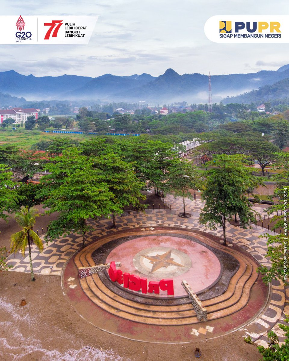 KemenPU's tweet photo. Untuk meningkatkan kenyamanan pengunjung, Kementerian PUPR telah menyelesaikan penataan Kawasan Wisata Pantai Prigi yang meliputi pekerjaan kios suvenir, kios ikan asap, food court, plaza, jalur pedestrian, drainase, Tempat Pemrosesan Sampah (TPS), shelter, dan gazebo. https://t.co/bWHQcNZpYM