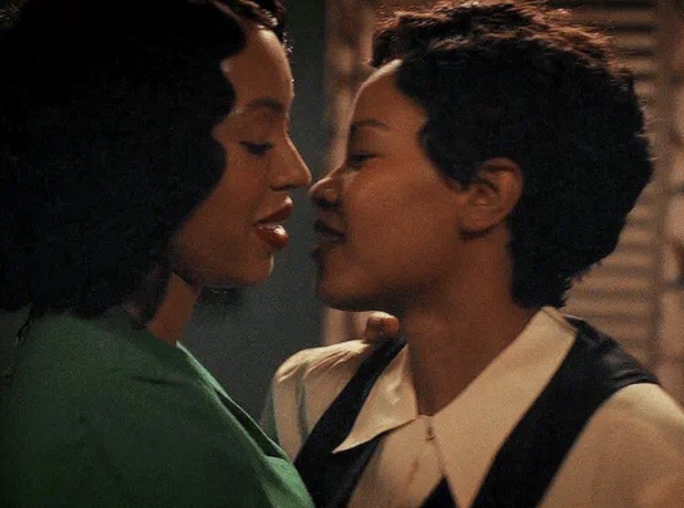 escaped_reality's tweet photo. they majored in lesbian dance theory #ALeagueOfTheirOwn https://t.co/zcvdeo25hK
