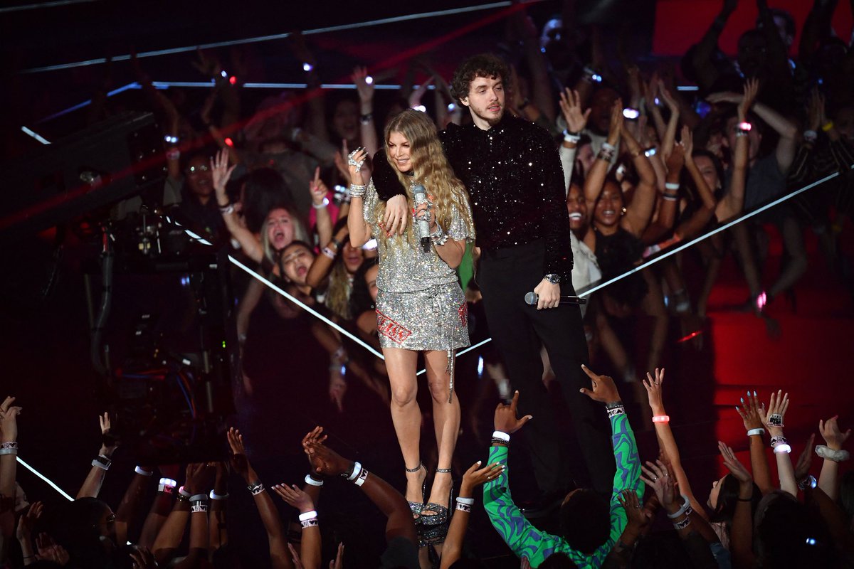 iheartfergie's tweet photo. #FergieIsBack thank you @jackharlow β€οΈ #VMAs #Fergie https://t.co/nSpgfqT7Kh