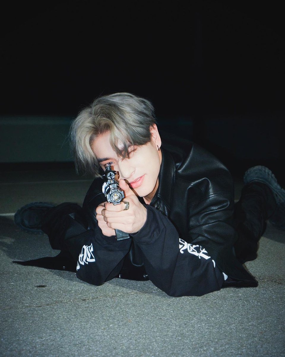 ENHYPENBRTeam's tweet photo. Retweet for #JAKE 's brand reputation.

#제이크 #엔하이픈_제이크 #ENHYPEN_JAKE 
@ENHYPEN @ENHYPEN_members

🦮⚽ https://t.co/0hoswfExjU