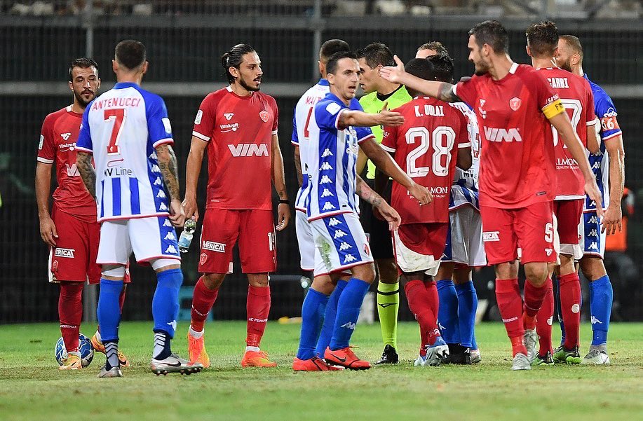 ACPerugiaCalcio's tweet photo. 🎙| SALA STAMPA
#PerugiaBari, nel post gara le parole di @GabrieleAngella
👉 https://t.co/p2qwynyLxt
#forzagrifo #noisiamoperugia #PERBAR @Lega_B #SerieBKT https://t.co/U9ataAXVeI