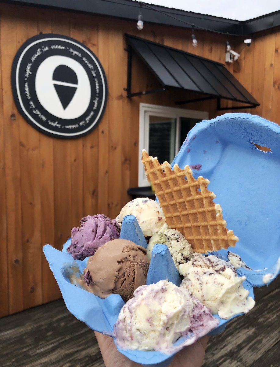 lplesko's tweet photo. Super Secret Ice Cream in Bethlehem, NH has realized my dream of flights of ice cream. #summeroficecream https://t.co/MElFnYvEcK