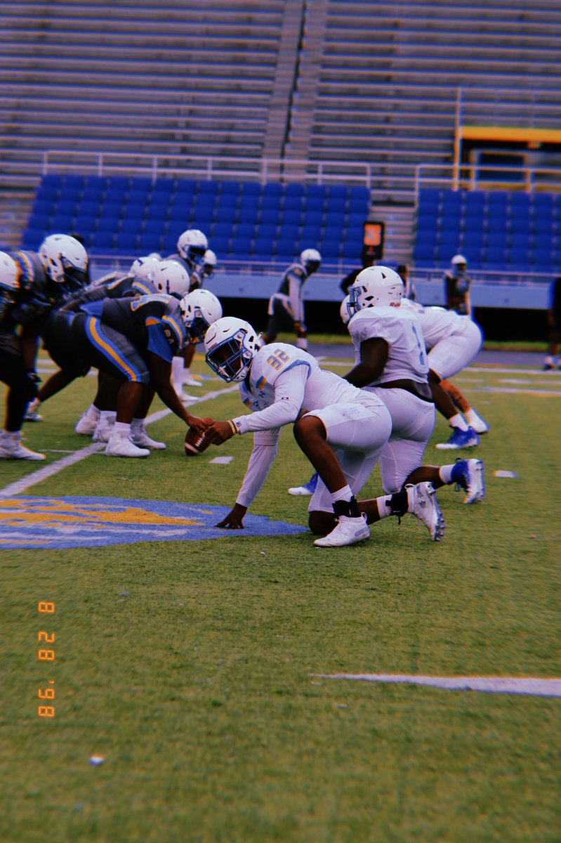 Jlewis_3232's tweet photo. Last ride 🤫‼️ we coming for it all this year 💍 #LLKD #gameweek #352made 📸: @cierra.cphotostre https://t.co/j2wJWS0suE