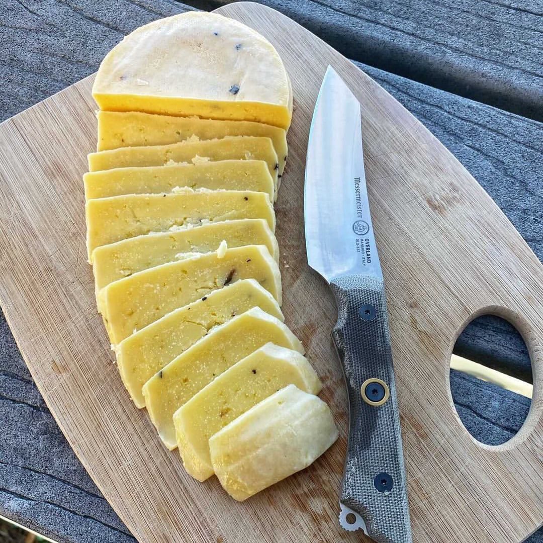 gp_truffles's tweet photo. Truffle cheese 

#truffle #sausageparty #sausages #blacktruffle
#gptruffles #kobasica #tartufonero #trüffel #truffel
#trufflelove #ukusno #hams #meatlovers #tastytasty
#tartufi #truffleshuffle #truffleitalia #trufflesalt #restorani
#hrana #dobrahrana #deliciousfood #yummy https://t.co/YCy9EonpjE