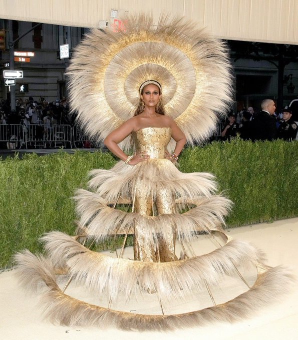 From a black queen (iman) to a black king (@LilNasX ) I love the homage here . #VMAs  it&rsquo;s for the culture<a class="tags" target="_blank" title="On Twitter" href="/?out=eyJ0eXAiOiJKV1QiLCJhbGciOiJIUzUxMiJ9.eyJpYXQiOjE3MjExMzM0ODEsImlzcyI6InR3cG9ybnN0YXJzLmNvbSIsIm5iZiI6MTcyMTEzMzQ4MSwiZXhwIjoxNzUyNjY5NDgxLCJyZWRpcmVjdF91cmwiOiJodHRwczovL3R3aXR0ZXIuY29tL0xpbE5hc1gifQ.Pa_3zwcN_8sgVm9EUK-w2W6soPiehpeNUu7WRhwfgozkurrZv6DEnWemd8QicPvFnBPrruGyqXTOfnwOIoGk9Q">@LilNasX</a><a href="/tag/vmas"class="tags"><span>#vmas</span></a>