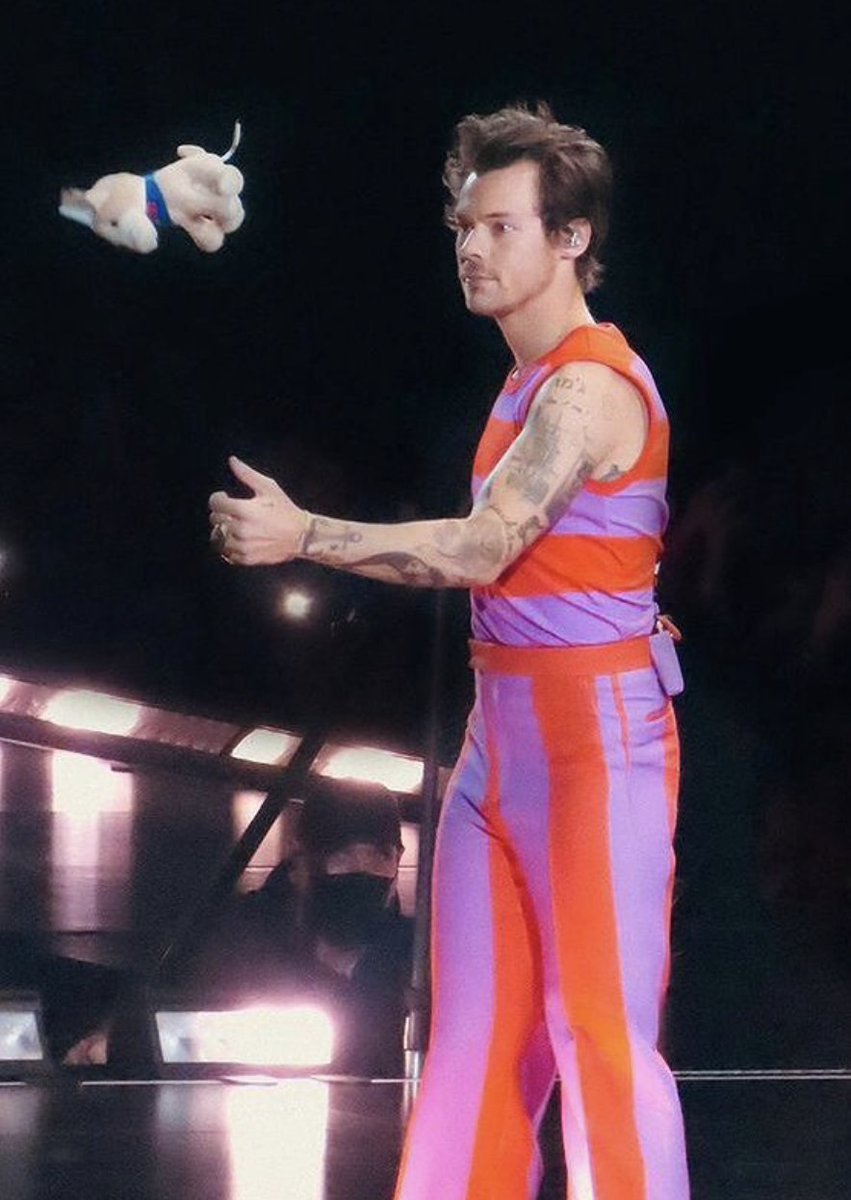 teecaake's tweet photo. Love On Tour 2022
MSG: NY3

🛍️: https://t.co/1zr7VvOb1Z https://t.co/YVq647zdZw