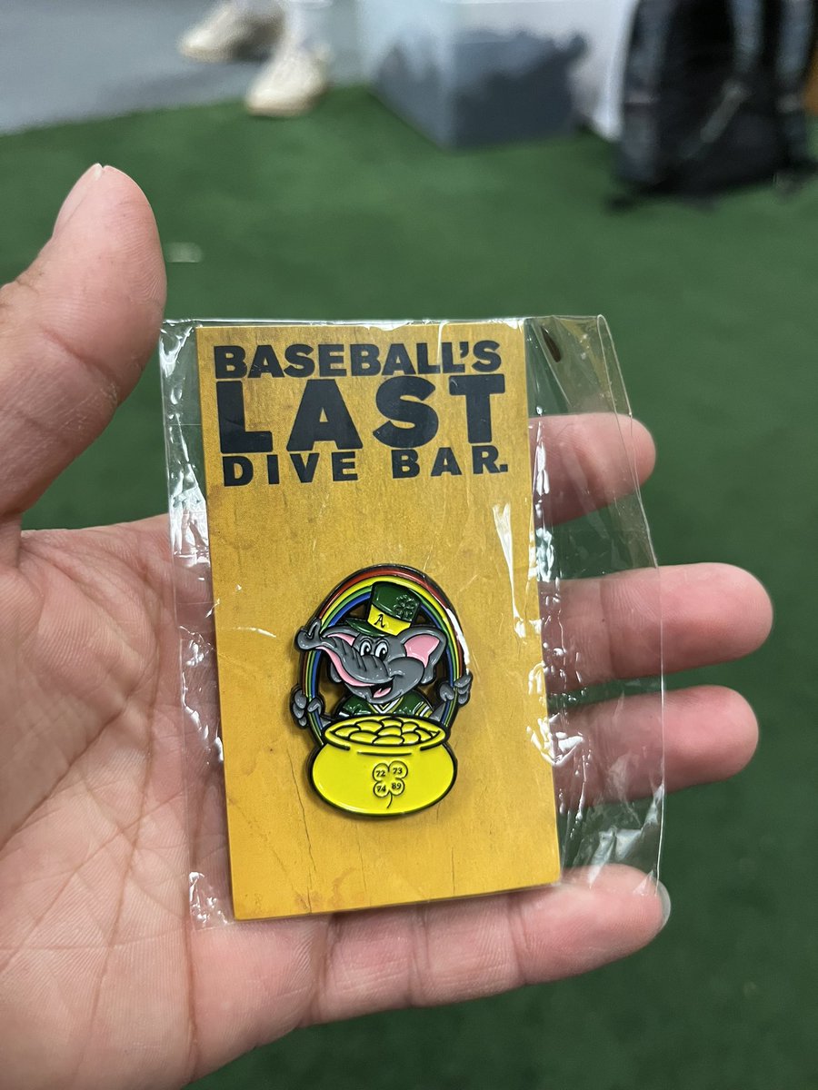 otaniM's tweet photo. Big shoutout and thank you to @SandLot408 @lastdivebar for this beauty 😎 https://t.co/UPott7zFkV