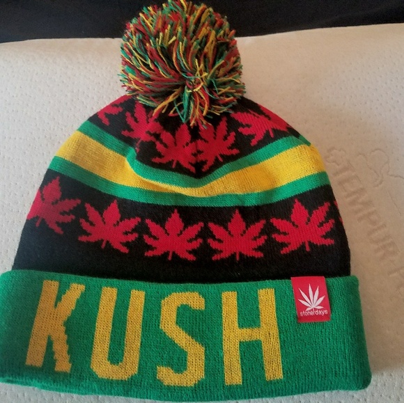 ZeroGravGlass's tweet photo. So good I had to share! Check out all the items I'm loving on @Poshmarkapp #poshmark #fashion #style #shopmycloset #stonerdays: https://t.co/cTua1b53Zo https://t.co/RmEL7CrdsQ
