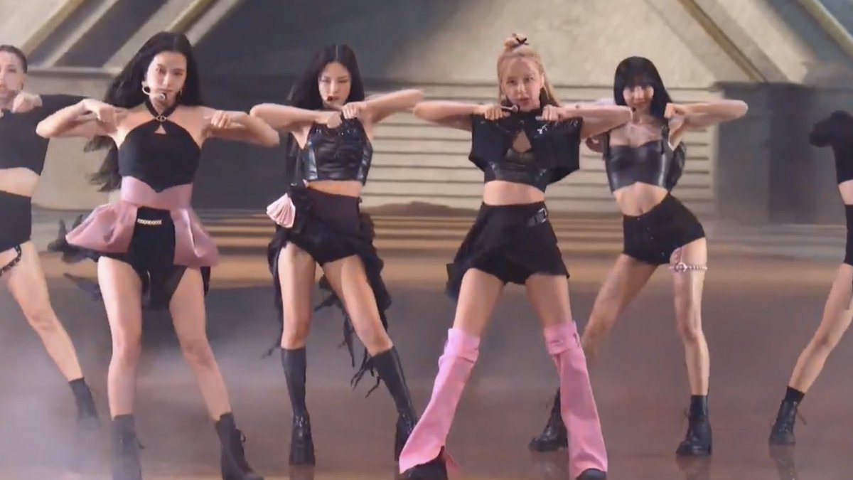 blackpinkbabo's tweet photo. BLACKPINK performing ‘Pink Venom’ at the VMAs as the first female asian act! 👑 THE BEST GIRLS!!! 🖤💖 @Blackpink https://t.co/eauDRx7Zxq