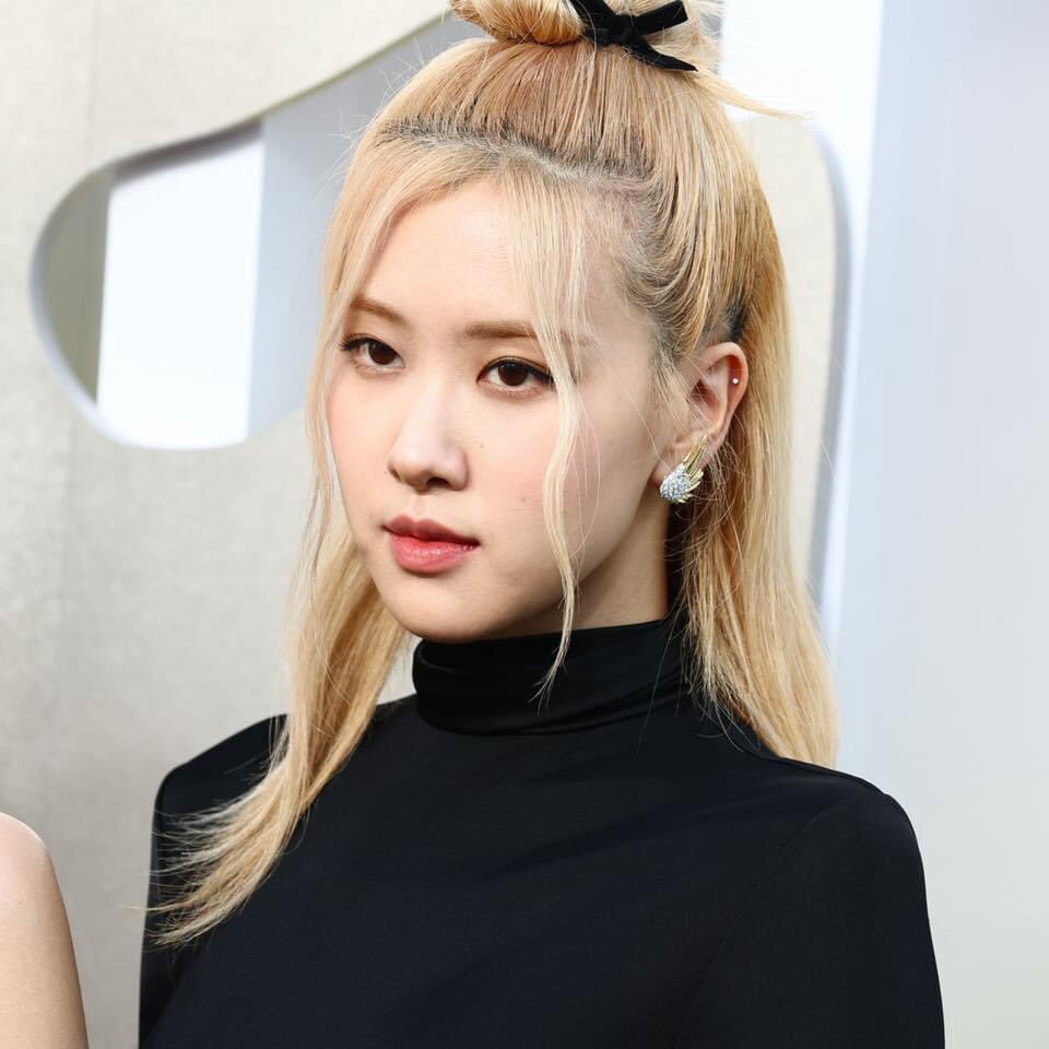 Rose14783111's tweet photo. 朴彩英秒了一切！！

ROSÉ ROCKS THE VMAS
#BLACKPINKInYourVMAs https://t.co/qm2YE4AzQB