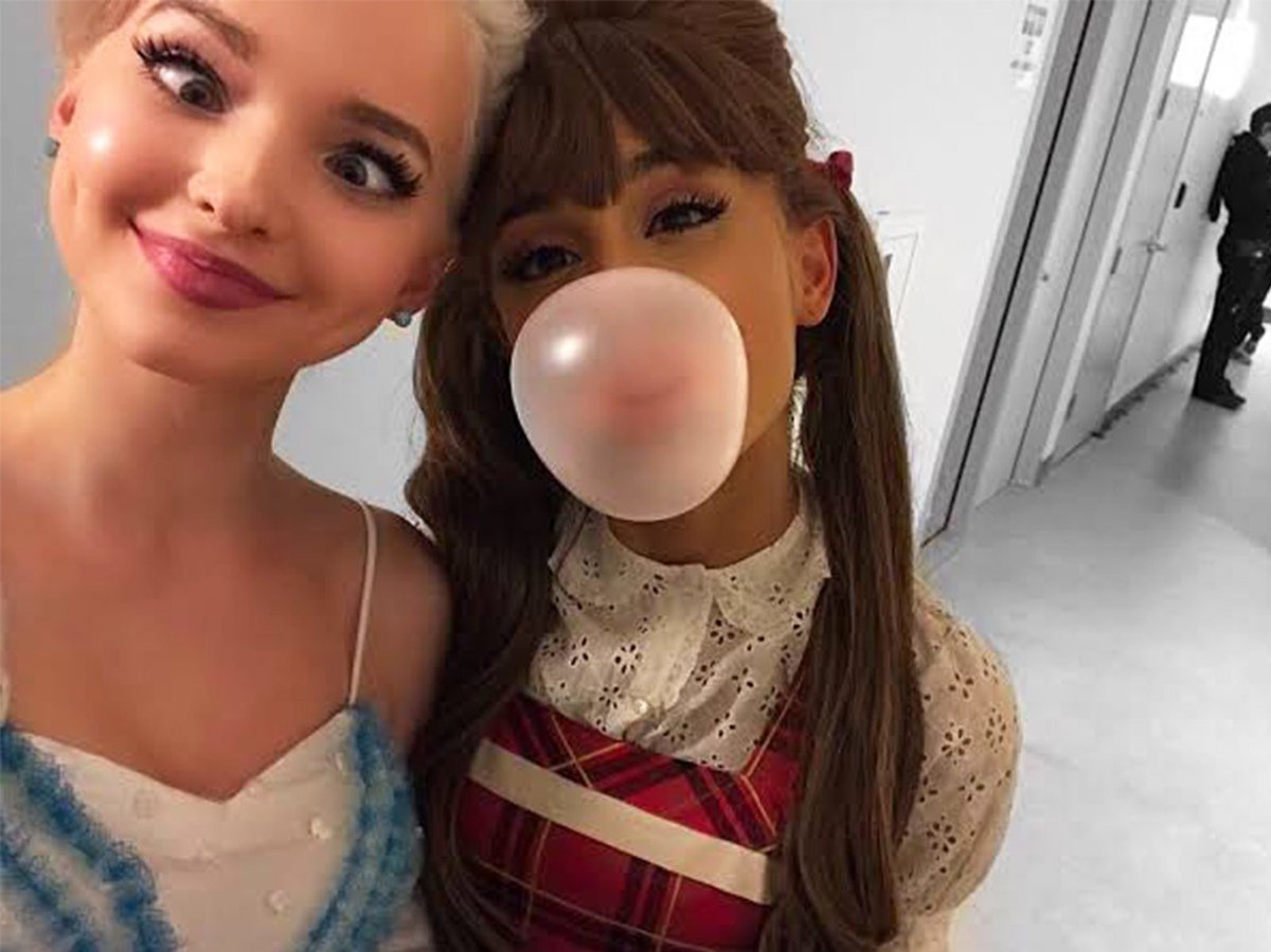teamarianatorr's tweet photo. Arianators apoyando a Dove Cameron 🌟 

"I #VoteDoveCameronVMA for #VMAs Best New Artist"

Da RT y responde aquí para sumar votos para esta increíble amiga de Ariana Grande ⬇️ https://t.co/CNvoZIdnPM
