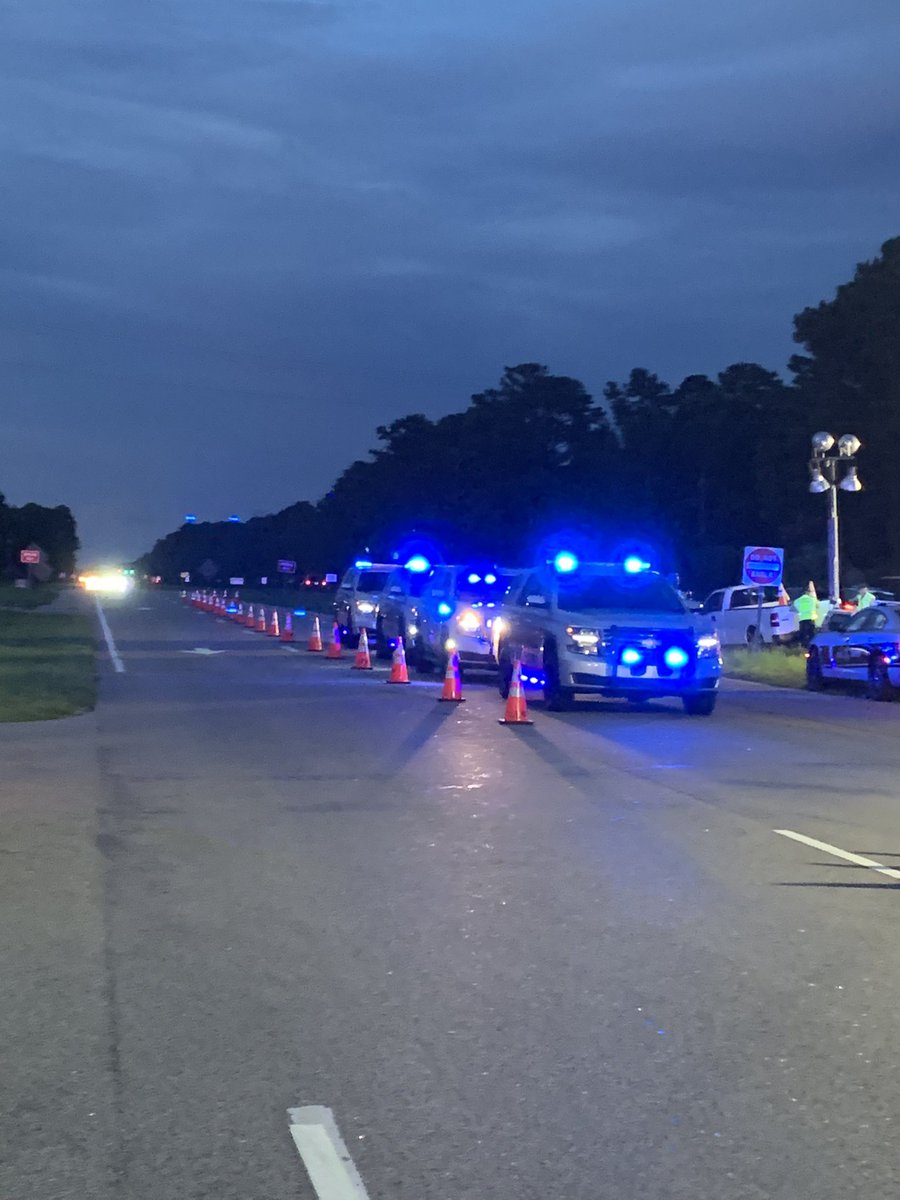 SCHP_Troop5's tweet photo. Drivers should be prepared to show their driver license, registration, proof of insurance, and troopers will be looking for signs of impairment. We are also teaming with law enforcement in North Carolina for public safety checkpoint . #soberOrSlammer #Handsacrosstheborder https://t.co/qXcfTdqQHi