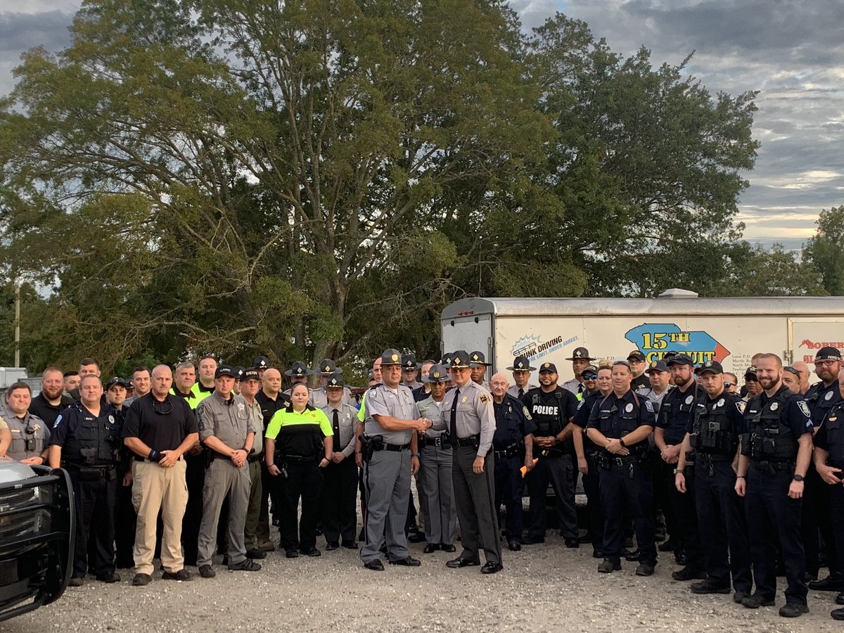 SCHP_Troop5's tweet photo. Drivers should be prepared to show their driver license, registration, proof of insurance, and troopers will be looking for signs of impairment. We are also teaming with law enforcement in North Carolina for public safety checkpoint . #soberOrSlammer #Handsacrosstheborder https://t.co/qXcfTdqQHi