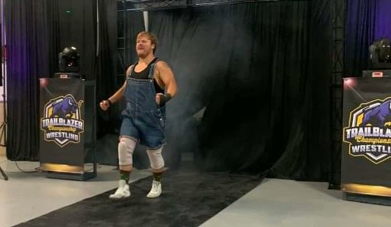 bobbyjoeblack's tweet photo. Finally got to debut at @TrailblazerGold that feeling of walking out of that curtain amazing. #prowrestling #sport #fight #FullThrottle #WrestlingCommunity #wrestlinghunks https://t.co/uBfqIraobP