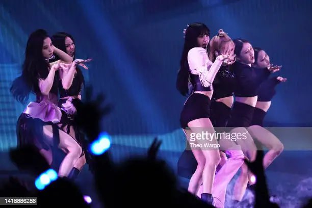 blackpinkbabo's tweet photo. BLACKPINK AT THE VMAS 🖤💖 https://t.co/00H45Mie16