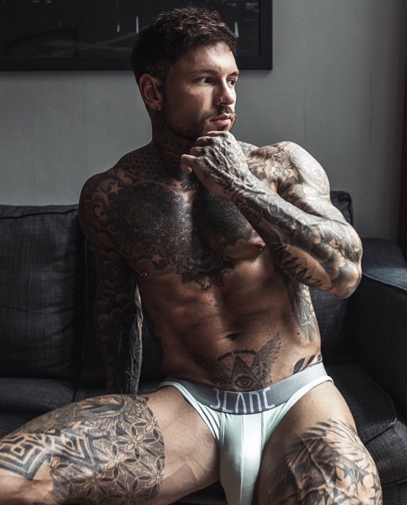 Domenic (@thescartrix) on Twitter photo 