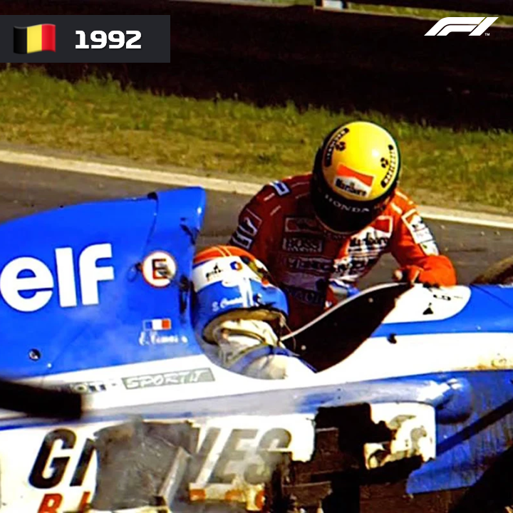 denisyorinori's tweet photo. 🇧🇪 BÉLGICA 1992
O dia em que Ayrton Senna salvou a vida de Érik Comas após colidir violentamente na curva Blanchimont.
#F1 #OnThisDay #BelgianGP #Belgium #AyrtonSenna #McLaren #ErikComas #Ligier https://t.co/ajd087FhQC