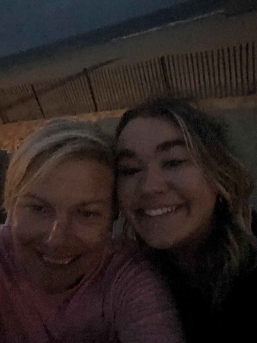 michelejaker's tweet photo. @BballWarehous Day 28 - 2 mile after dinner walk with my best girl! #nodaysoff https://t.co/rtPwxVCUNp